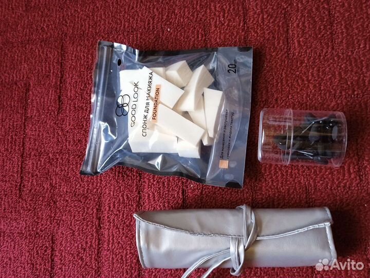 Кисти для макияжа в органайзере