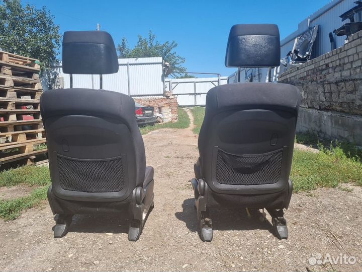 Сиденья передние Ssang Yong Actyon 2011