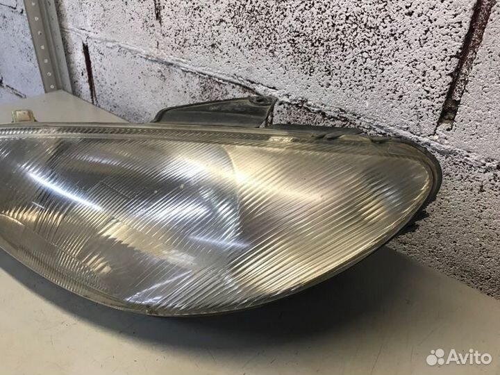 Фара передняя левая Peugeot 206 хетчбек 1.9D 1998