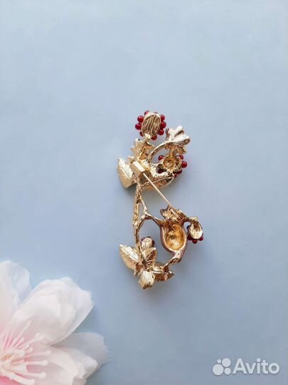 Брошь мышка/хомячок на цветке