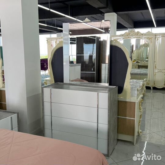 Спальный гарнитур