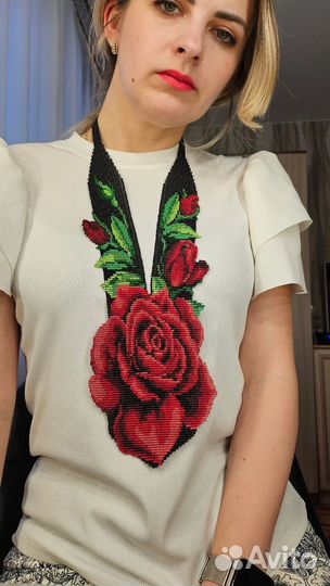 Украшение из бисера ручной работы