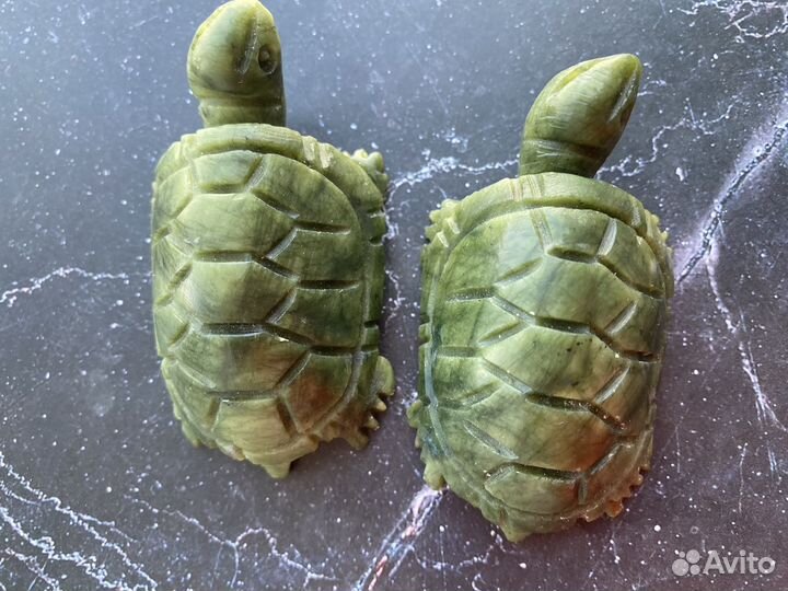 Черепашка из натурального нефрита