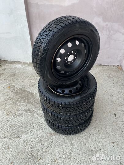 Зимние шины с дисками R14 175/65 Viatti