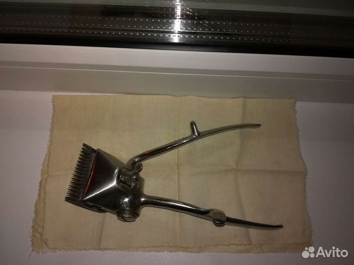 Ручная машинка для стрижки волос СССР