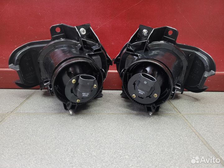 Фара противотуманная L+R Toyota Premio ZT240 05-07