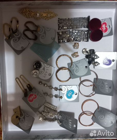 Много украшений-бижутерия пакетом