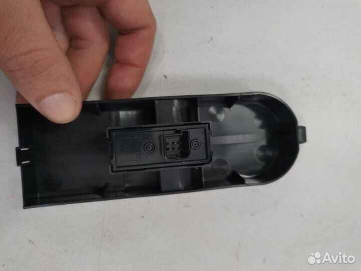 Кнопка стеклоподъемника передняя правая Opel Astra