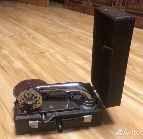 Старинный патефон Молотов