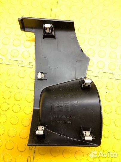 Декоративная накладка на торпедо Renault Duster