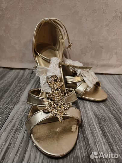 Босоножки женские 38 размер