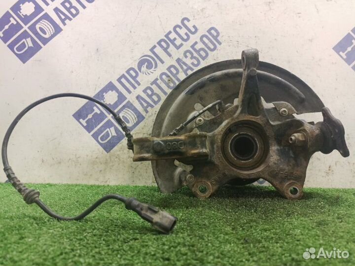 Поворотный кулак передний правый Renault Fluence