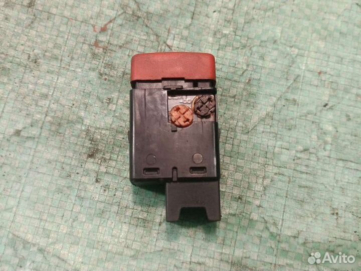 Кнопка аварийной сигнализации Land Rover Range