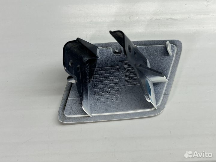 Заглушка омывателя фар правая BMW F20