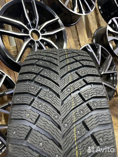 Michelin X-Ice North 4 SUV 225/65 R17 106T