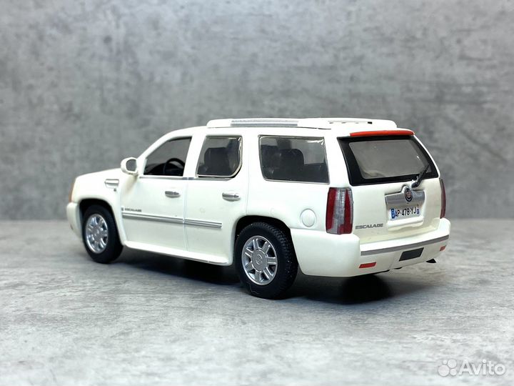 Коллекционная модель Cadillac Escalade 1:43