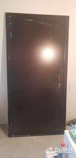 Дверь входная металлическая от застройщика