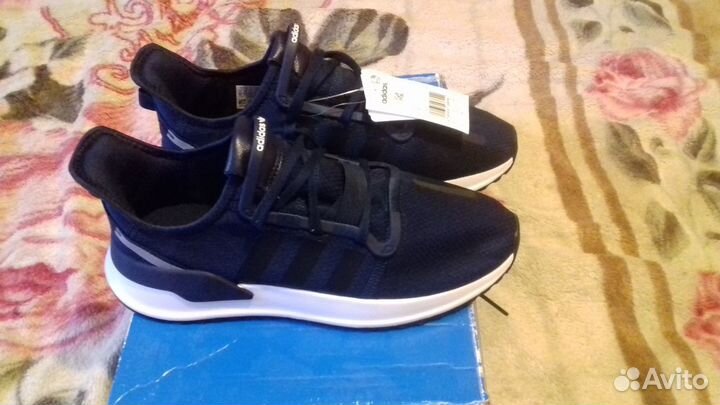 Продажа кроссовок Adidas