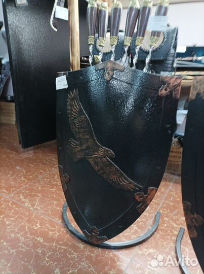 Подставка под шампуры Щит