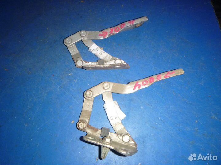 Петля капота правая KIA RIO 2000-2004