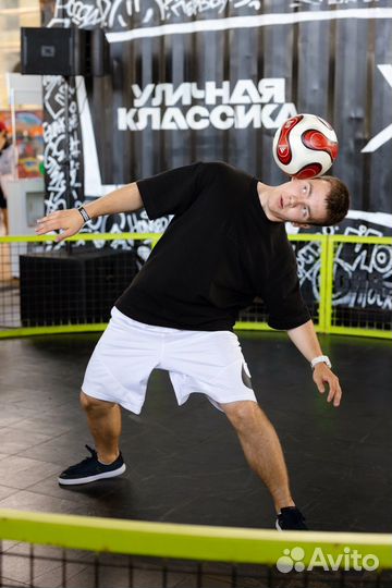 Тренер по футболу и футбольному фристайлу