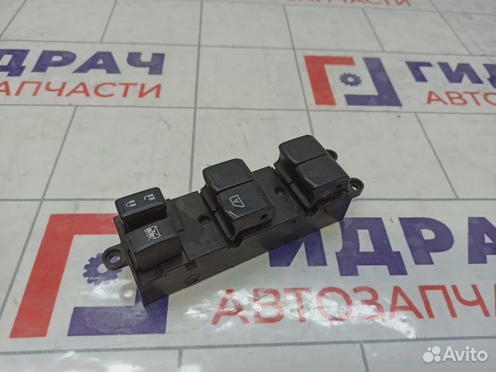 Блок управления стеклоподъемниками Nissan Tiida (C11) 25401-ZW80A