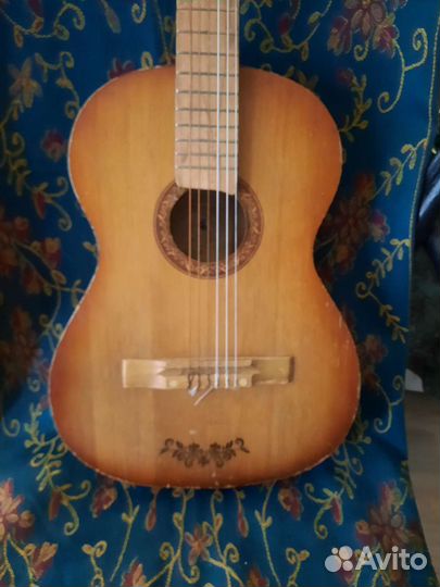Акустическая гитара