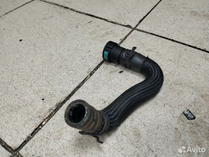 Патрубок системы охлаждения Land Rover Discovery