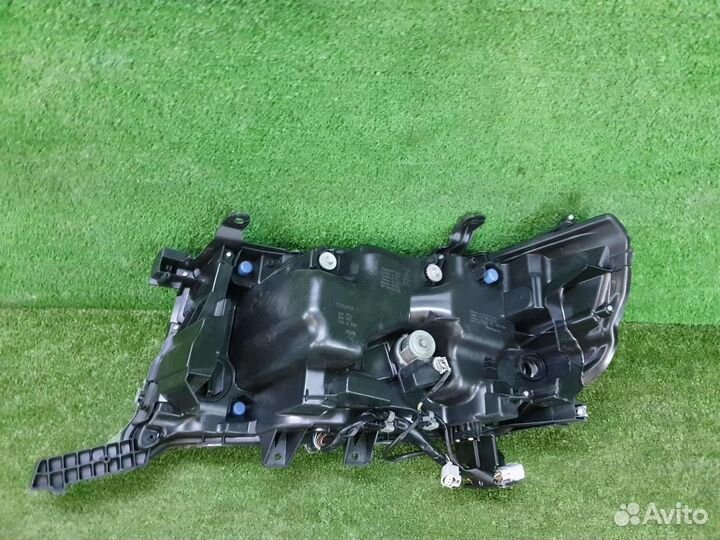 Фара правая Toyota Land Cruiser