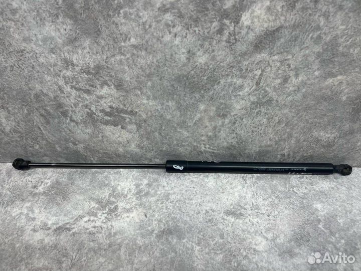 Амортизатор капота Renault Logan 2 2016 654713274R