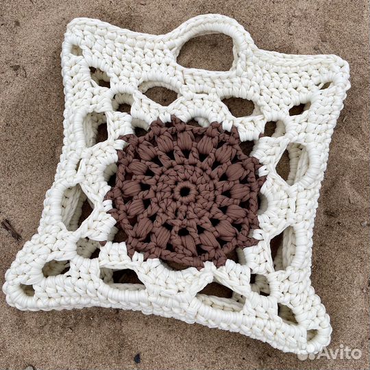 Сумочка пляжная вязаная молочная и коричневая