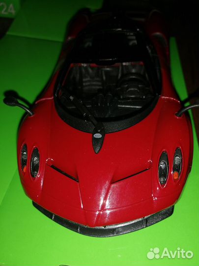 Масштабная модель 1/24 Pagani Huayra 2017 г. Welly