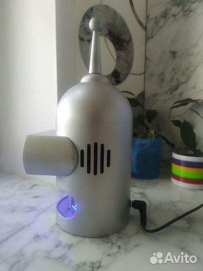 Интернет радио в виде головы Бендера