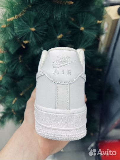 Новые кроссовки nike air force 1