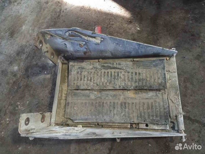 Ящик аккумуляторный International