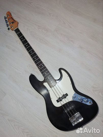 Бас-гитара Samick Jazz Bass