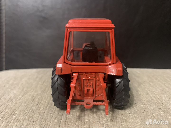 Модель трактора