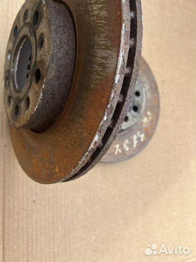 Передние тормозные диски VW Golf 6