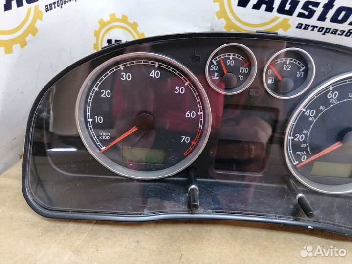 Панель приборов Volkswagen Passat 2001