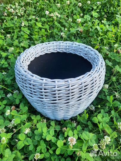 Кашпо из искусственного ротанга