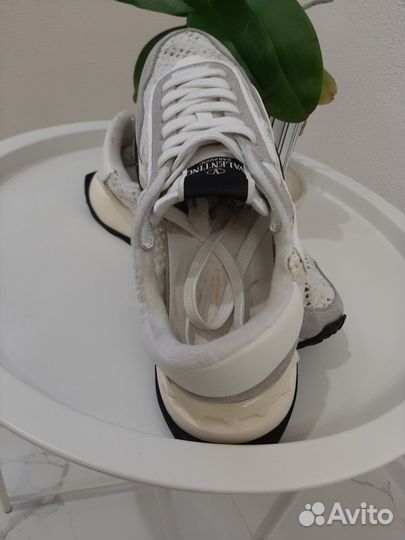 Кроссовки женские