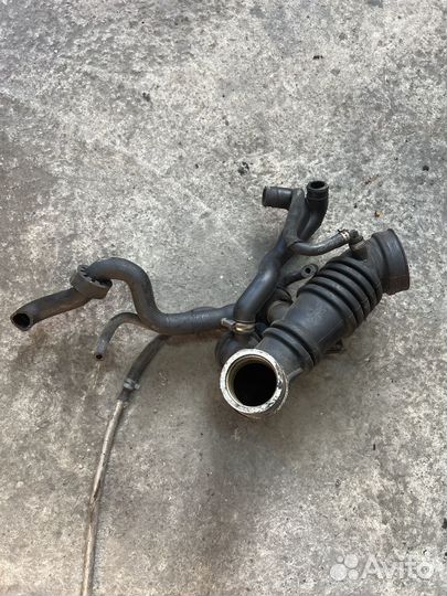 Патрубок воздушный 1.8Т Skoda Passat B5 Audi TT