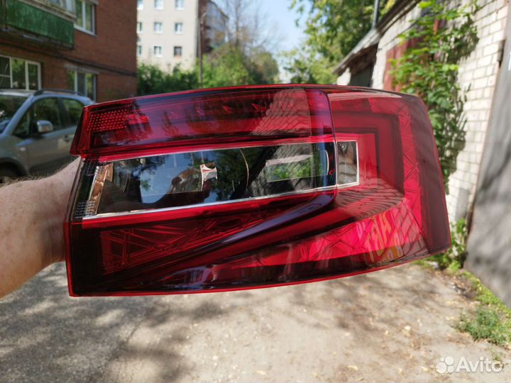 Фонарь задний правый Skoda superb 3 Лифтбек