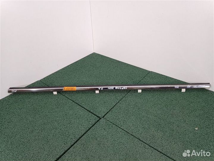 Накладка стекла двери наружная передняя левая