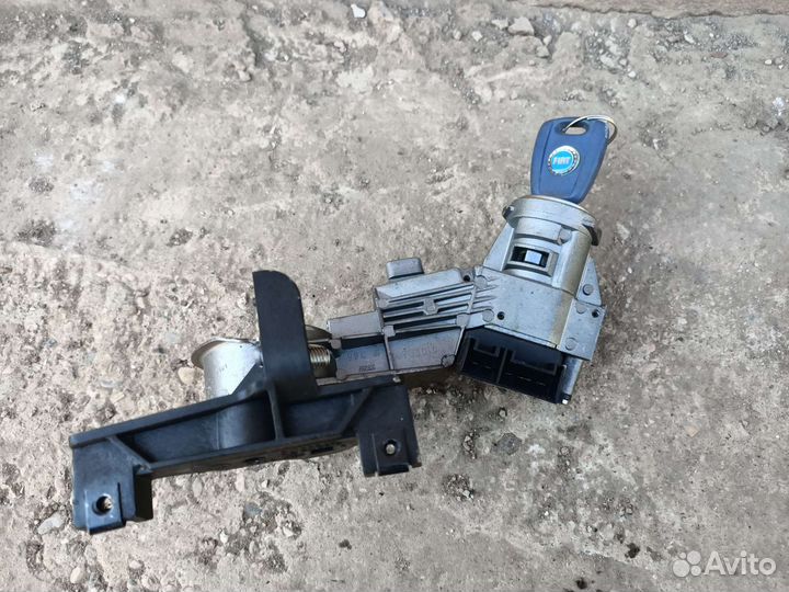 Замок зажигания Fiat Linea