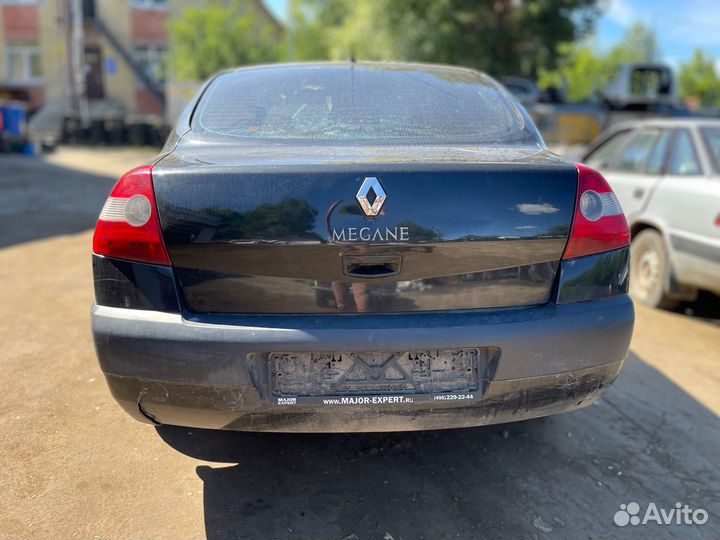 В разборе Renault Megane 2