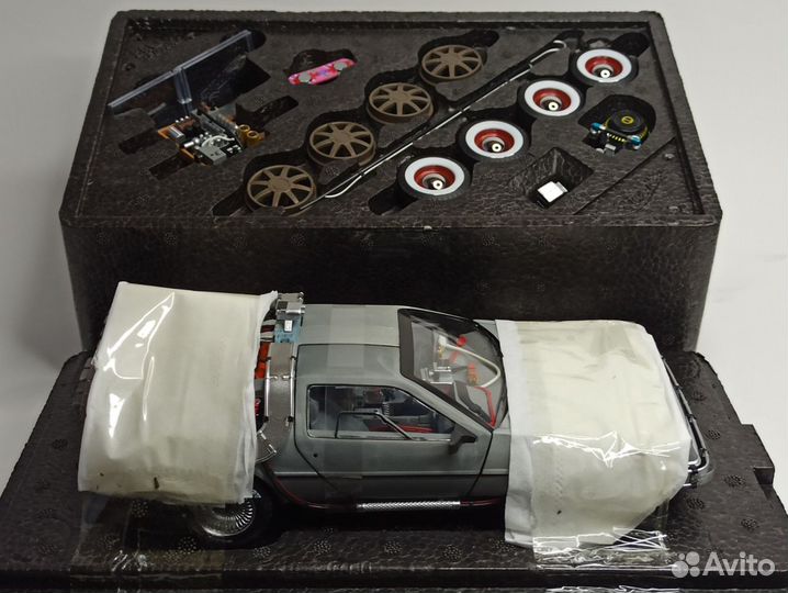 Delorean DMC-12 Back To Future 1:18