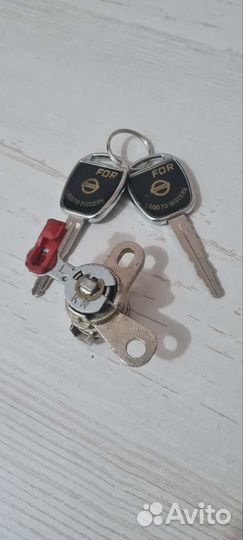 Личинка дверного замкана Nissan Almera n16