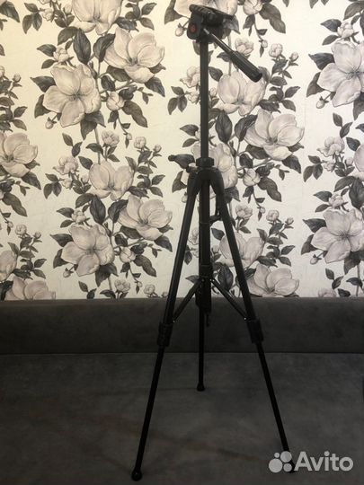 Штатив для фотоаппарата