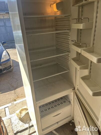 Холодильник Атлант рабочий